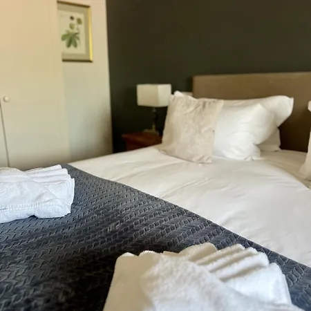 The Parson Woodforde Hotel Weston Longville Room photo