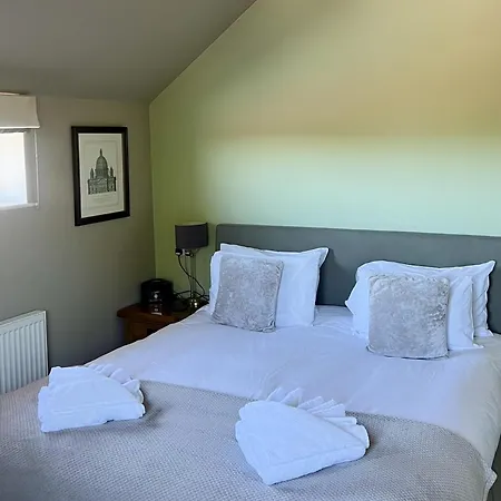The Parson Woodforde Hotel Weston Longville Room photo